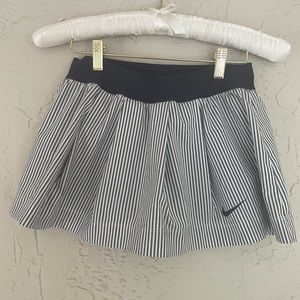 Nike girl's tennis skirt size S